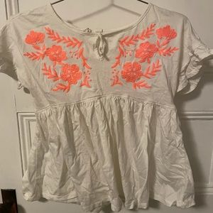 Gap kids girls embroidered shirt sleeve top.